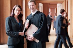 Czy zarządca przymusowy ustanowiony przez prokuratora może wyznaczać pełnomocnika?