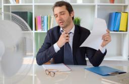 Mimo lata, wygląd pracownika powinien być odpowiedni do miejsca i sytuacji