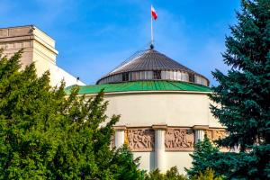 Poseł reprezentuje naród, a nie partię - choć z jej list może później nie wystąpić