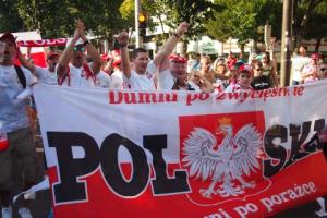 Kibice czekają na mecze Ligi Konferencji w otwartych kanałach