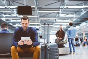 Służbowy telefon pracownika na urlopie nie może zostać... w biurze