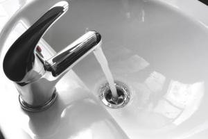 Ważą się losy darmowej kranówki w restauracjach