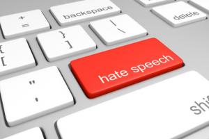 Wspomagana technologicznie przemoc w sieci wciąż czeka na hamulce