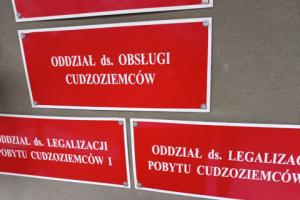 Zawieszenie nie oznacza wstrzymania postępowań legalizujących pobyt cudzoziemców