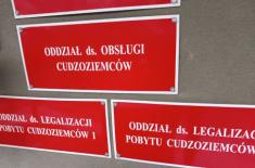 Zawieszenie nie oznacza wstrzymania postępowań legalizujących pobyt cudzoziemców