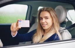 Kask dla młodego rowerzysty, prawo jazdy dla 17-latka, łatwiej stracić prawo jazdy