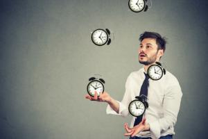 Wskazówki przestawiamy ustawą, a nie zwyczajem