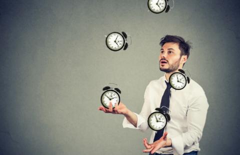 Wskazówki przestawiamy ustawą, a nie zwyczajem