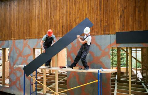 Różne paszporty, różne szanse - dwa światy polskiego rynku pracy. Badanie PARP i UJ