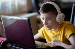 Brak definicji może osłabić ochronę dzieci przed pornografią