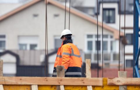 Dłuższy czas dla rolników na wymianę dachów z azbestu