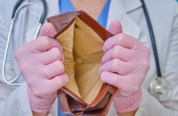 Problemy z zabiegami dla pacjentów onkologicznych - lekarze alarmują, MZ nie potwierdza