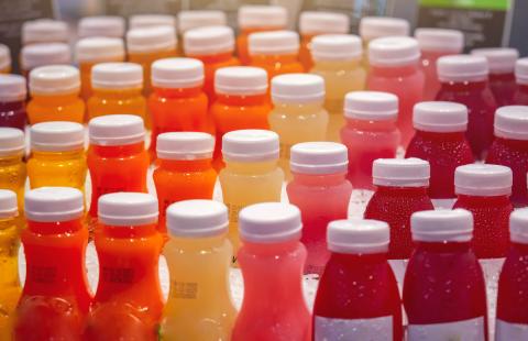 Woda, która jest sokiem - posłowie pytają o praktyki producentów