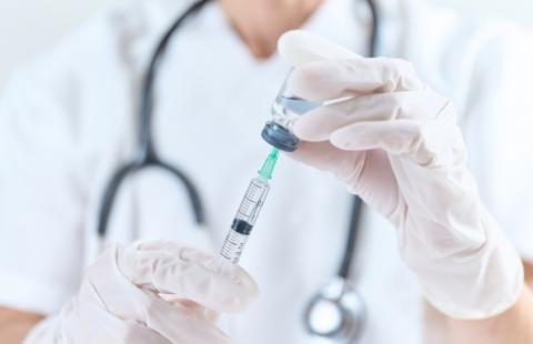 Kalendarz szczepień na 2026 r. do poprawy? Lekarze zgłaszają watpliwości