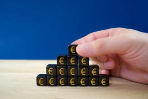 UOKiK zapowiada konsekwentną walkę z piramidami