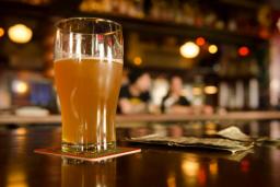 Projekt poselski: Akcyza z alkoholu powyżej 3,7 mld zł? Reszta na NFZ