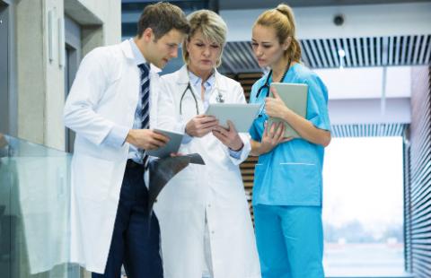 Nie będzie odgórnej ingerencji w kontrakty lekarzy, ale szykują się inne zmiany