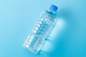 Przegotowana sterylna woda dla szpitali z pełnym VAT