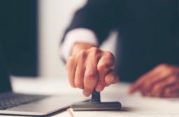 Więcej pomocy tłumacza w postępowaniu karnym, ale krytyka przekładu ograniczona