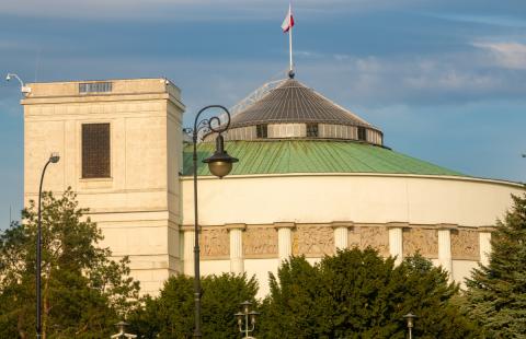 Koalicja przeciw przywróceniu 94 mln zł na wynagrodzenia pracowników sądów