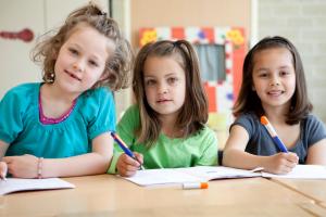 Rząd chce podnieść o 20 proc. dotacje na podręczniki od 2026 roku