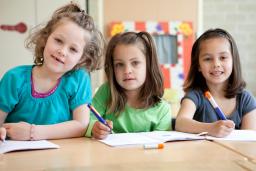 Rząd chce podnieść o 20 proc. dotacje na podręczniki od 2026 roku