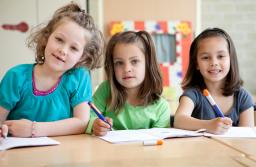 Rząd chce podnieść o 20 proc. dotacje na podręczniki od 2026 roku