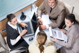 Usługi mediacji a zwolnienie podmiotowe z VAT