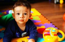 Udostępnianie zdjęć dzieci wciąż zbyt powszechne, a bardziej niebezpieczne