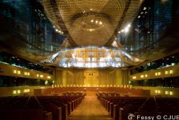 Sąd UE oddalił skargi europosłów na obniżenie o połowę ich emerytury uzupełniającej