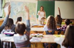 Kurator może unieważnić decyzję o nadaniu stopnia awansu, jeżeli stwierdzi rażące naruszenie prawa