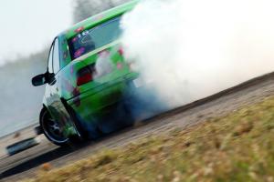 Trybunał Konstytucyjny skontroluje, czy karanie za „nielegalne wyścigi” nie jest zbyt represyjne