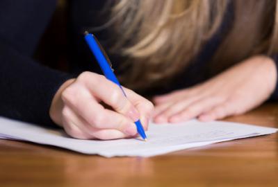 Komisja egzaminacyjna wykrywaczem sprawdzi, czy przyszły sędzia wniósł telefon na egzamin