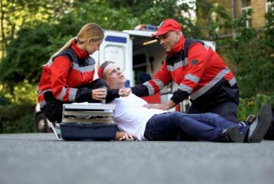 Są dwa apele o ułatwienia dla ratowników medycznych