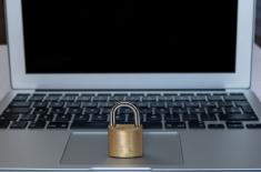 Serwis internetowy musi weryfikować, czy reklama zawiera prawdziwe dane