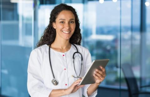 Szczucie na lekarzy nie zlikwiduje chaosu w zdrowiu