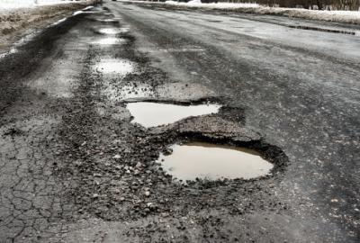Dziura w jezdni, wyrwa w budżecie