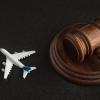 Zwrot pieniędzy za odwołany lot - z prowizją biura podróży czy bez?