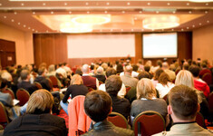 konferencja wyklad kurs mikrofon