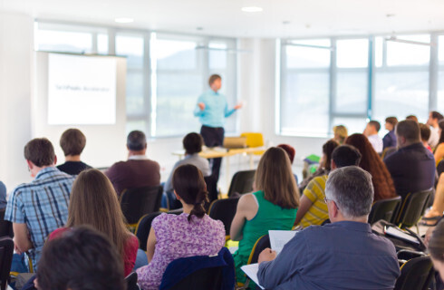 konferencja wyklad kurs mikrofon