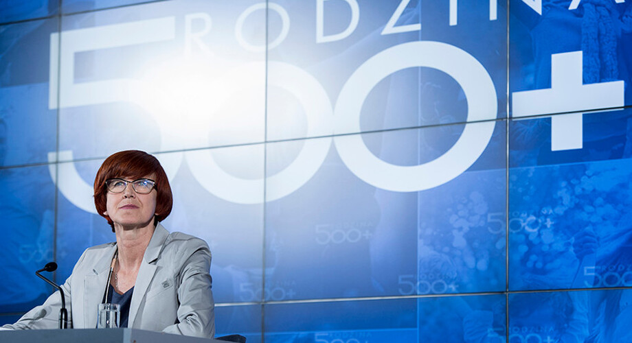 Rafalska: "500 plus" na pierwsze dziecko będzie przysługiwało na wniosek
