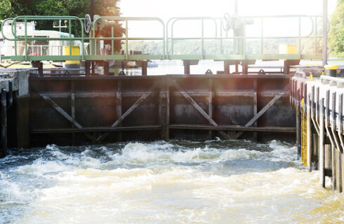 Ustawa antysuszowa ogranicza samorządy i dodaje im zadań