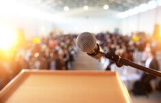 konferencja wyklad kurs mikrofon