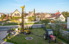 traktor wiertlo studnia domy