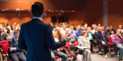 konferencja wyklad kurs mikrofon