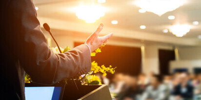 konferencja wyklad kurs mikrofon