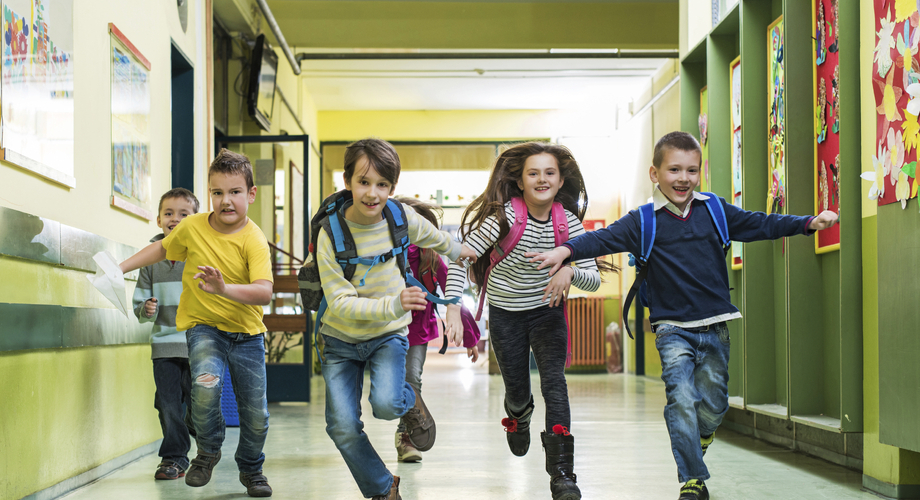 MEN: Stroje uczniów muszą być zgodne z normami społecznymi