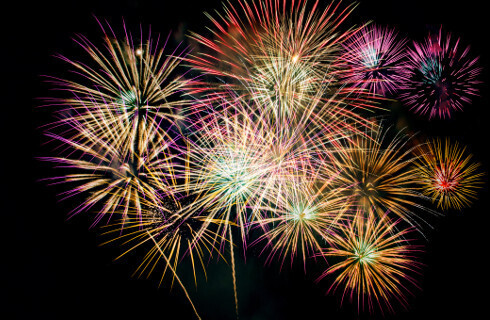 Noworoczny toast pod chmurką o 20 groszy droższy, a firmy utoną w sprawozdaniach