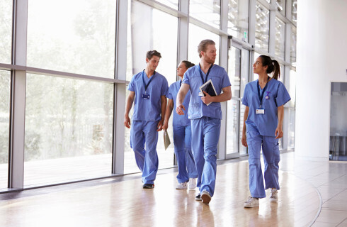 MZ: Lekarzy więcej, lekarzy brakuje