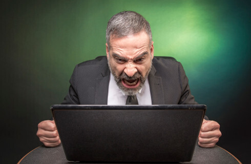 NSA: Burmistrz mógł odwołać dyrektora szkoły, który wyzywał w internecie polityków